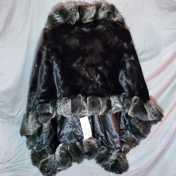 ADORE FAUX FUR STOLE - Picture 2 of 5